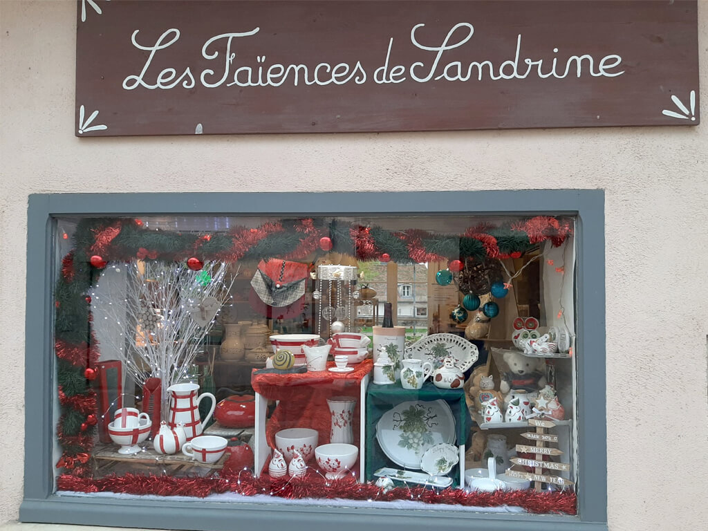 accueil-boutique-terrasse-les-faiences-de-sandrine-meursault