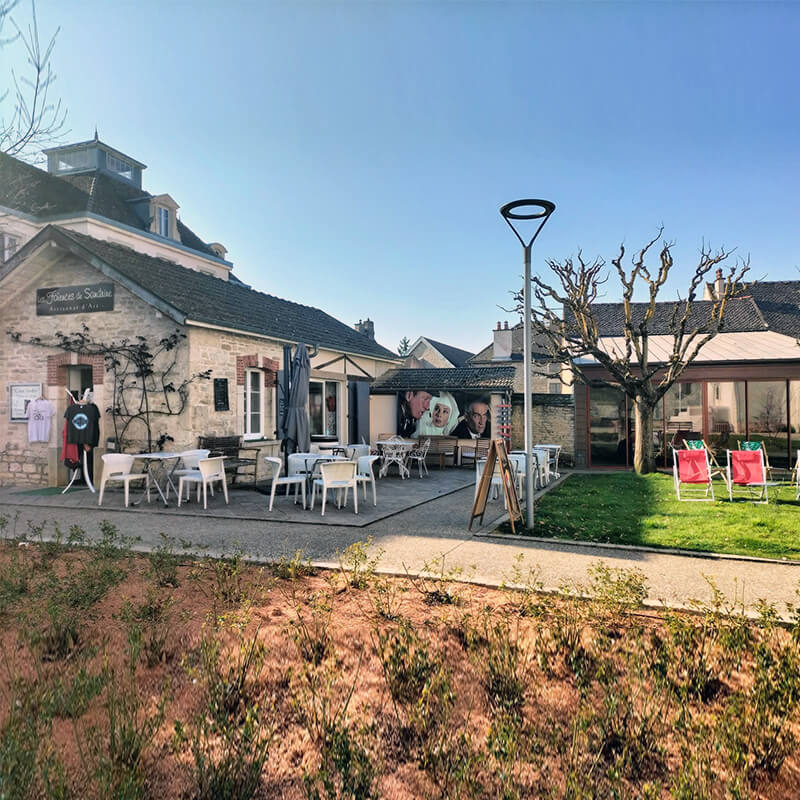 accueil-espace-detente-cote-jardin-terrasse-les-faiences-de-sandrine-meursault