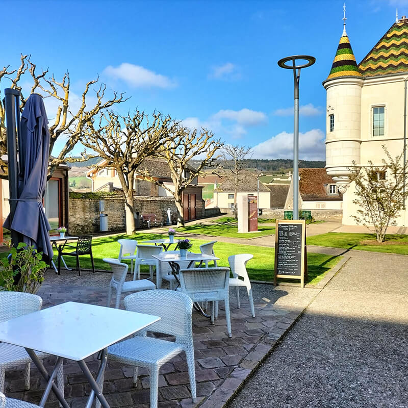 terrasse-detente-les-faiences-de-sandrine-place-de-hotel-de-ville-meursault-cote-d-or