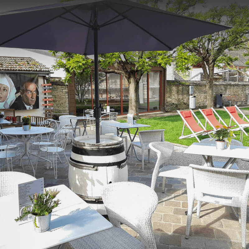 terrasse-les-faiences-de-sandrine-place-de-hotel-de-ville-meursault-cote-d-or